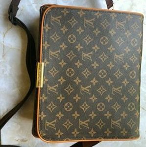 Luis Vuitton messenger bag